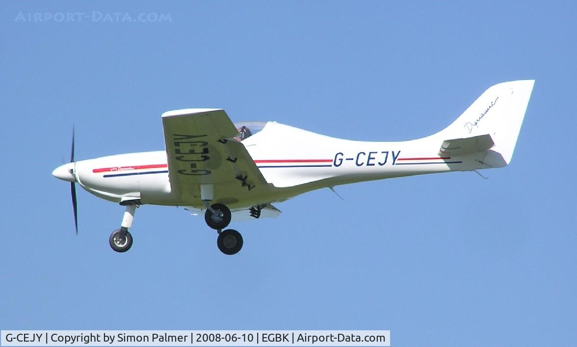 G-CEJY, 2007 Yeoman Dynamic WT9 UK C/N DY165, Dynamic WT9 landing at Sywell