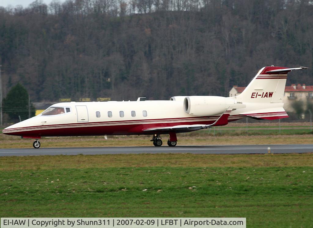 EI-IAW, 2001 Learjet 60 C/N 60-218, Landing rwy 20...