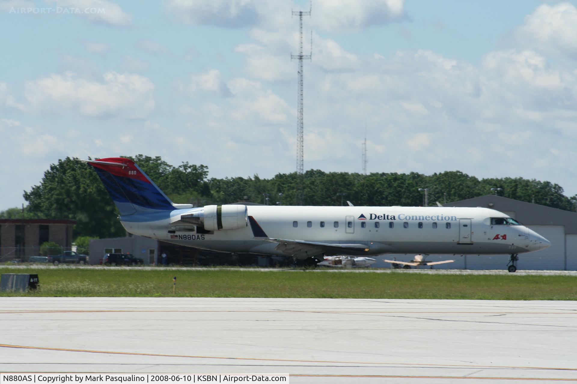 N880AS, 2002 Bombardier CRJ-200ER (CL-600-2B19) C/N 7606, CL-600-2B19