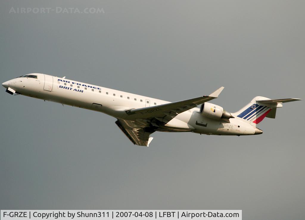 F-GRZE, 2001 Canadair CRJ-702 (CL-600-2C10) Regional Jet C/N 10032, Take off rwy 20 for ORY daily flight...