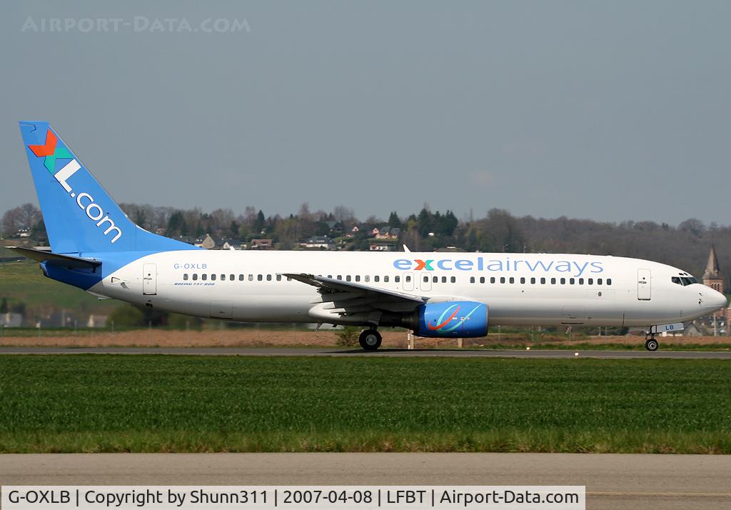 G-OXLB, 2001 Boeing 737-86N C/N 30806, Take off rwy 02...