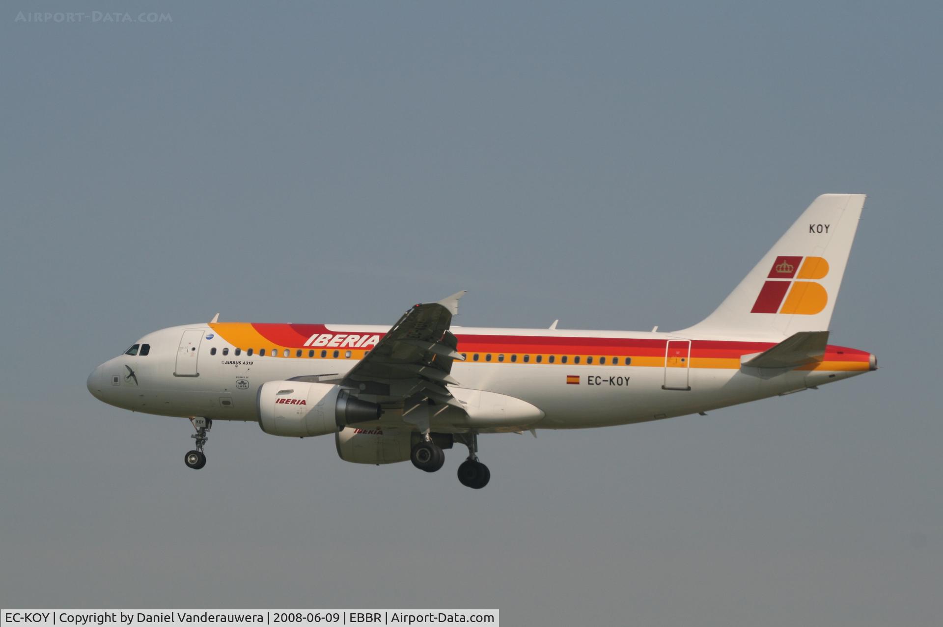 EC-KOY, 2008 Airbus A319-111 C/N 3443, flight IB3216 is descending to rwy 25L