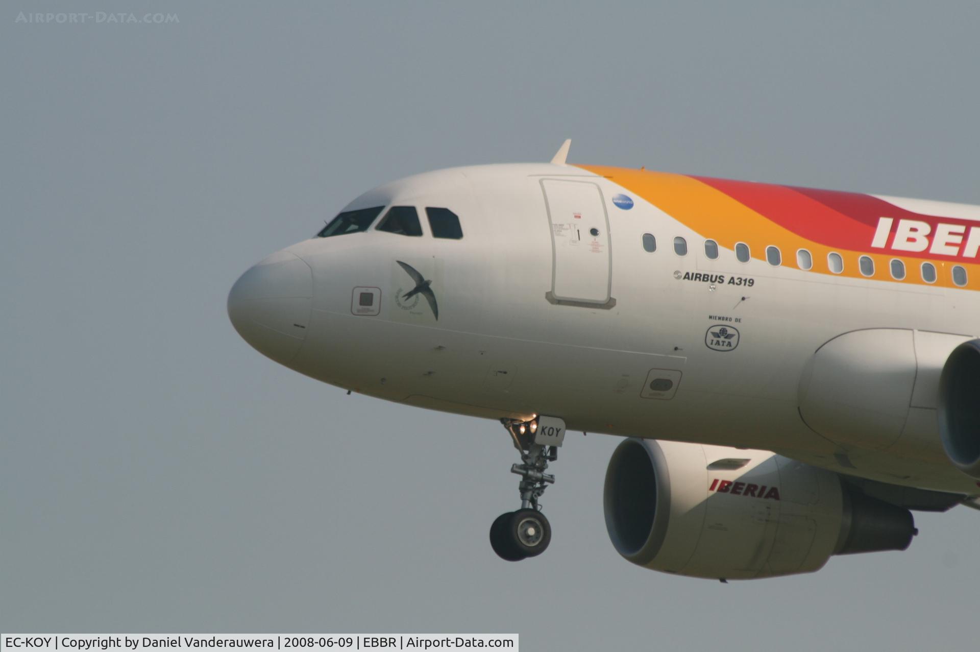 EC-KOY, 2008 Airbus A319-111 C/N 3443, descending to rwy 25L