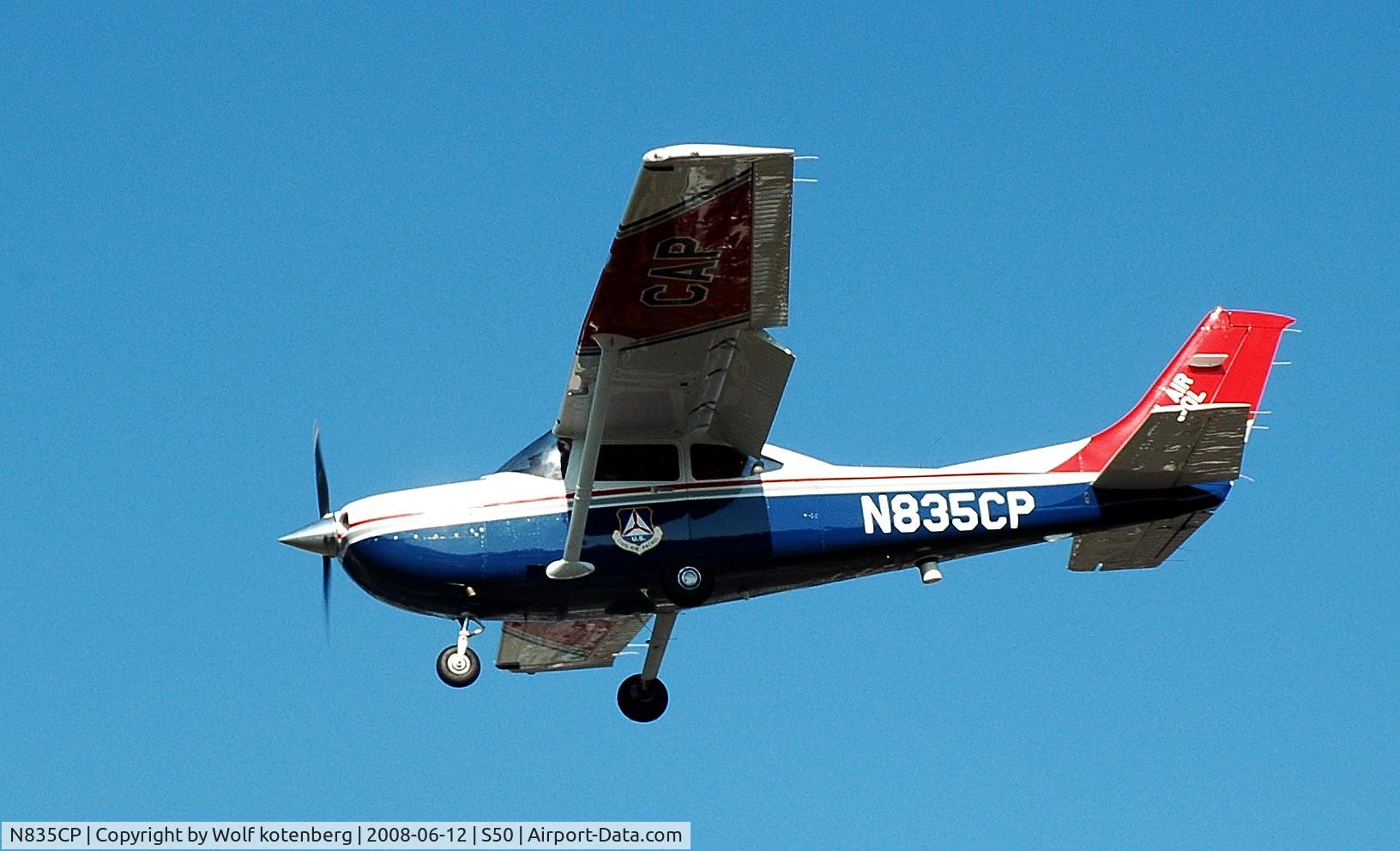 N835CP, 2004 Cessna 182T Skylane C/N 18281304, Landing at Auburn, WA