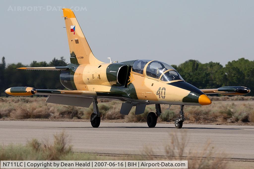 N711LC, 1987 Aero L-39C Albatros C/N 734167, 1987 Aero Vodochody L39C NX711LC rolling out on RWY 30 after landing.
