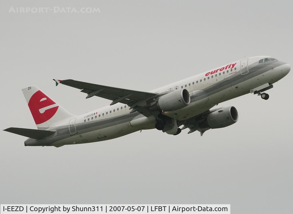 I-EEZD, 2003 Airbus A320-214 C/N 1920, Take off rwy 02...