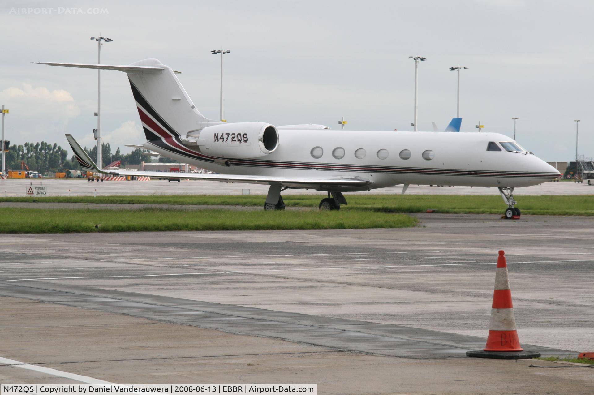 N472QS, 1999 Gulfstream Aerospace G-IV C/N 1372, parked on General Aviation apron (Abelag)