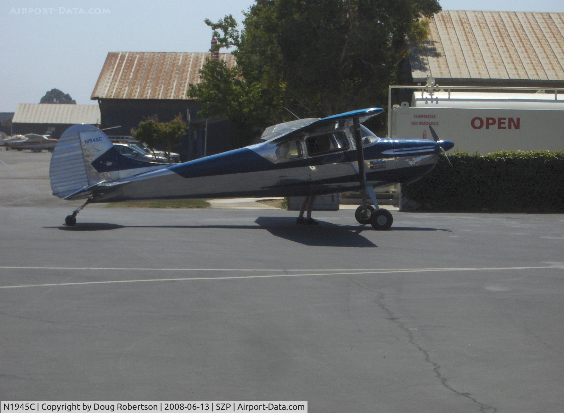 N1945C, 1953 Cessna 170B C/N 26090, 1953 Cessna 170B, Continental C145 145 Hp, refueling