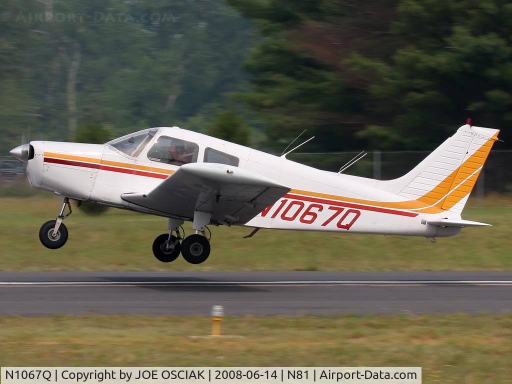 N1067Q, 1977 Piper PA-28-140 C/N 28-7725179, Leaving Hammonton