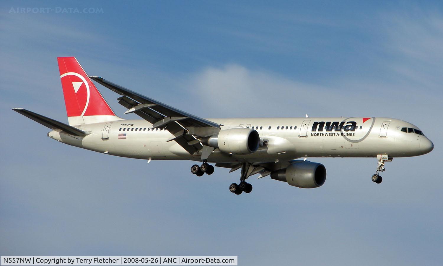 N557NW, 2002 Boeing 757-251 C/N 33393, Northwest B757 on final to ANC