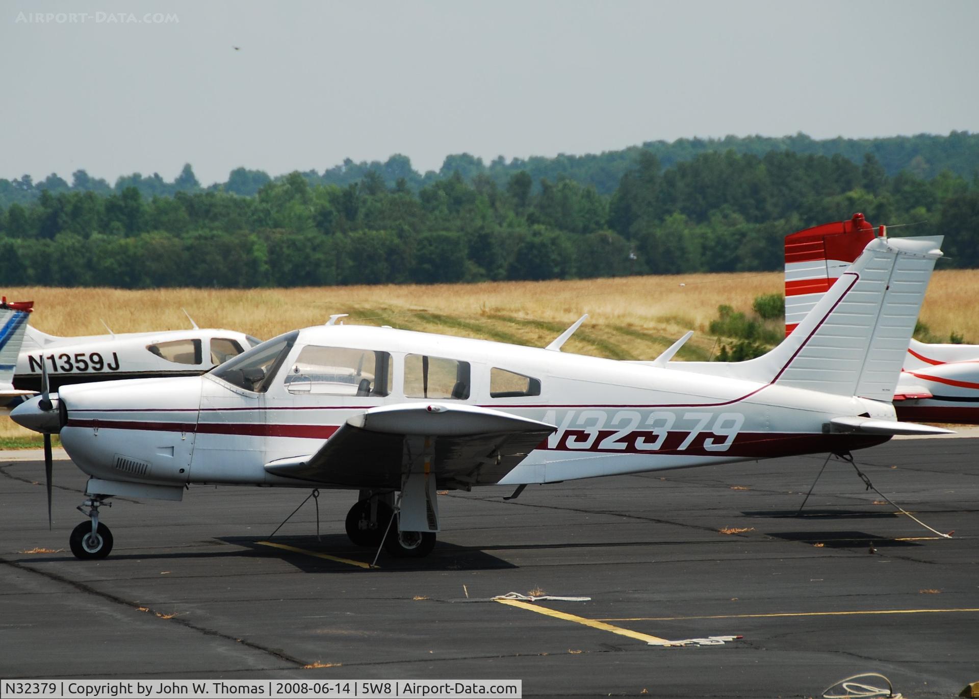 N32379, 1974 Piper PA-28R-200 C/N 28R-7535049, At rest