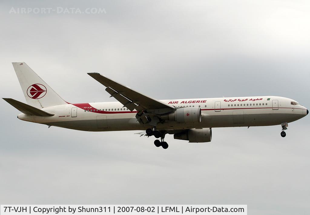 7T-VJH, Boeing 767-3D6 C/N 24767-323, Landing rwy 32R...