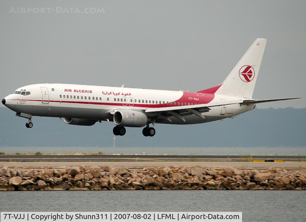 7T-VJJ, 2000 Boeing 737-8D6 C/N 30202, Landing rwy 14L...