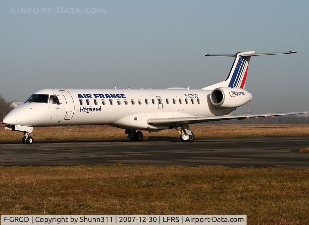 F-GRGD, 1998 Embraer EMB-145EU (ERJ-145EU) C/N 145043, Taxiing for departure...