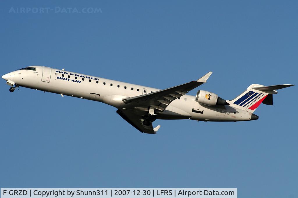 F-GRZD, 2001 Canadair CRJ-702 (CL-600-2C10) Regional Jet C/N 10016, On take off...