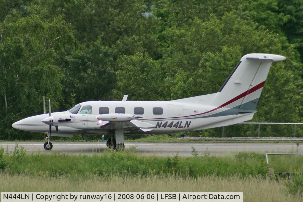 N444LN, 1981 Piper PA-42 Cheyenne III C/N 42-8001045, PA-42 Cheyenne III taxi on bravo