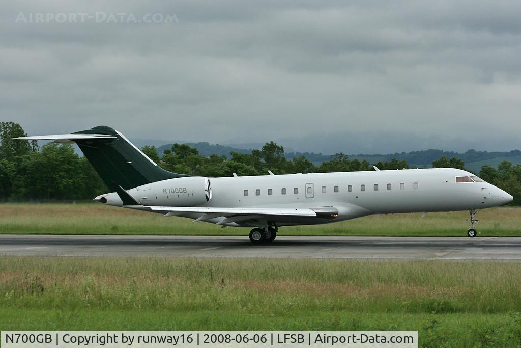 N700GB, 2003 Bombardier BD-700-1A10 Global Express C/N 9124, taking off rwy 16