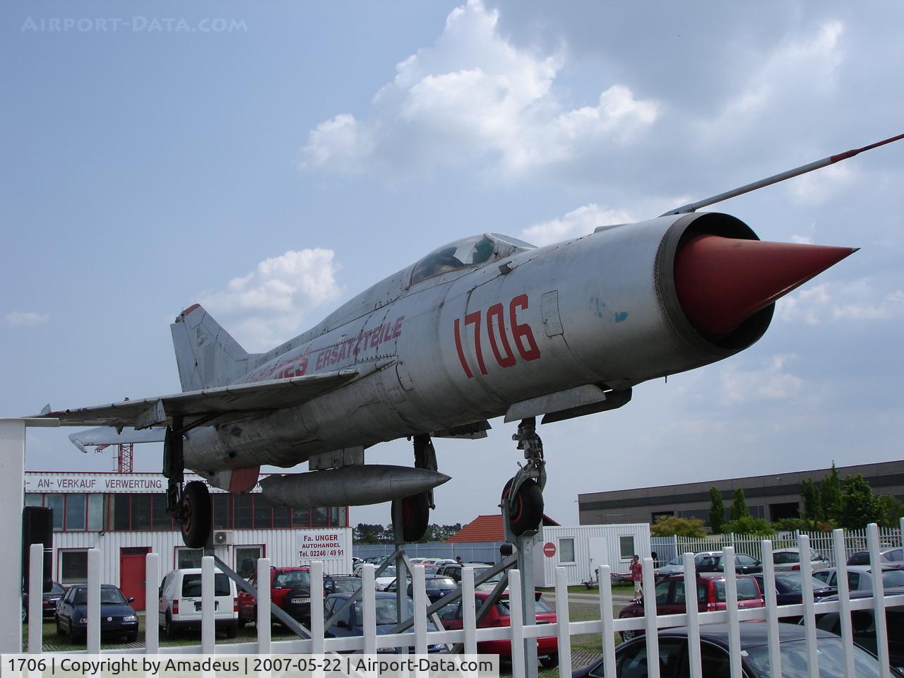 1706, Mikoyan-Gurevich MiG-21PF C/N 761706, Mig-21 used as advertising space in Gerasdorf near Vienna