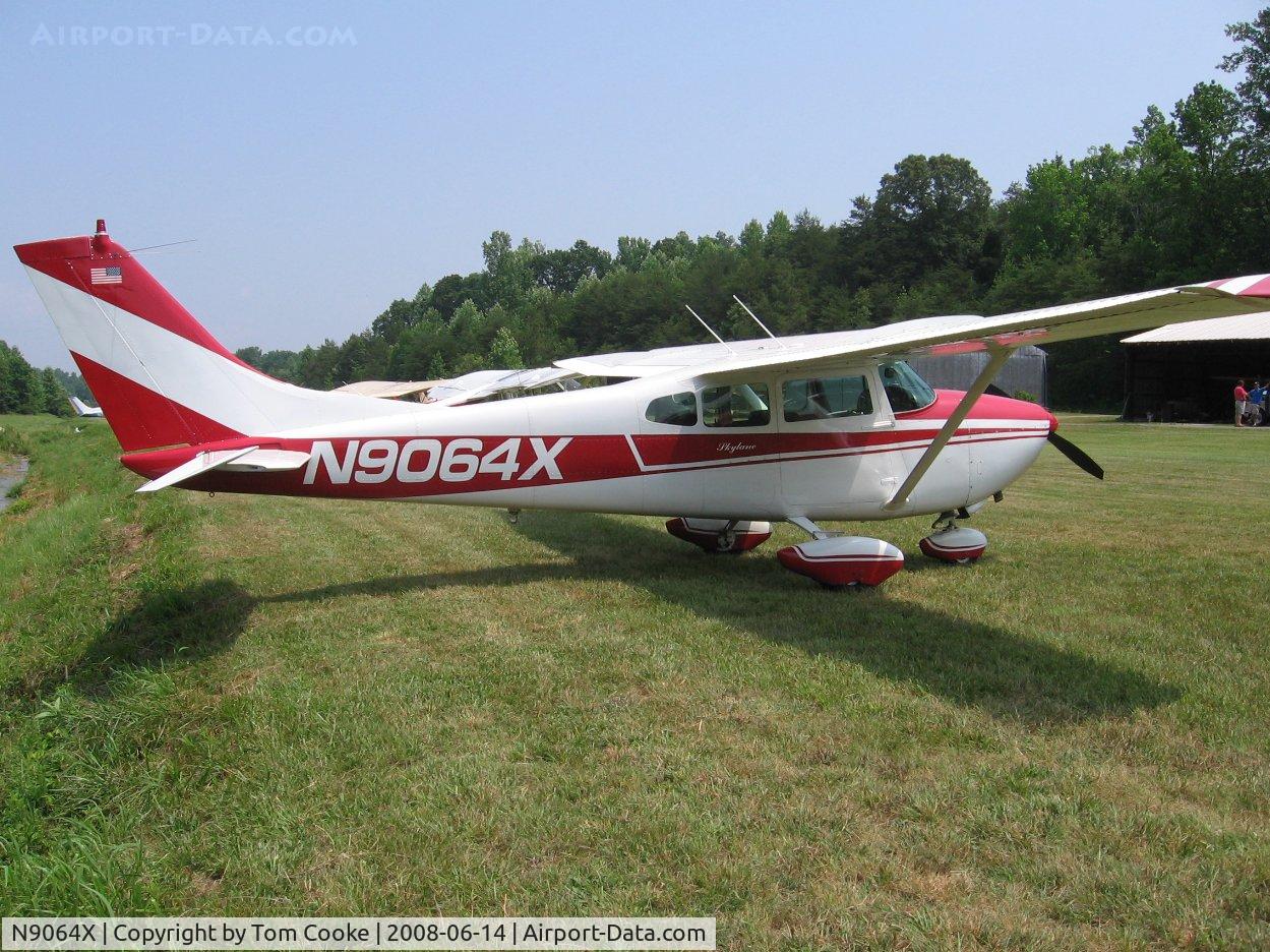 N9064X, 1961 Cessna 182 Skylane C/N 18253464, nice fastback 182 - Steele Field