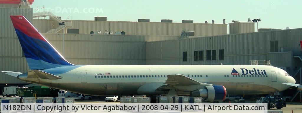 N182DN, 1992 Boeing 767-332/ER C/N 25987, At Denver