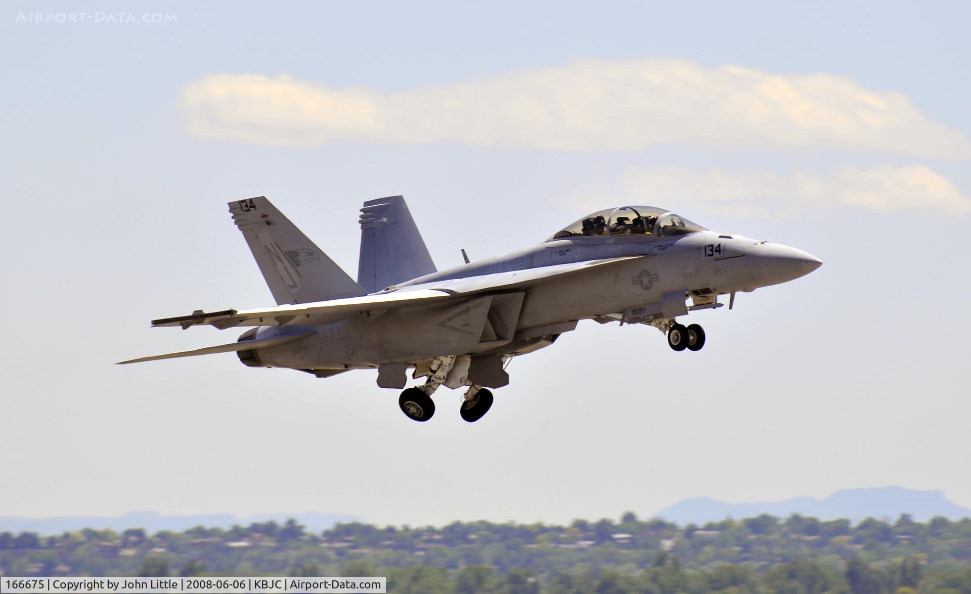 166675, Boeing F/A-18F Super Hornet C/N F153, F-18 Wheels coming up