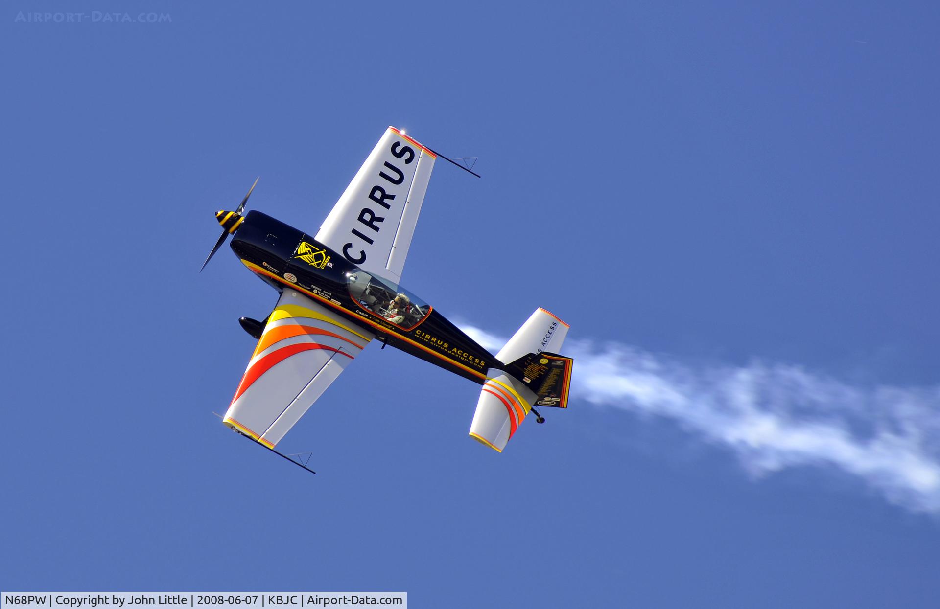 N68PW, Extra EA-300S C/N 030, Patty in the knife edge