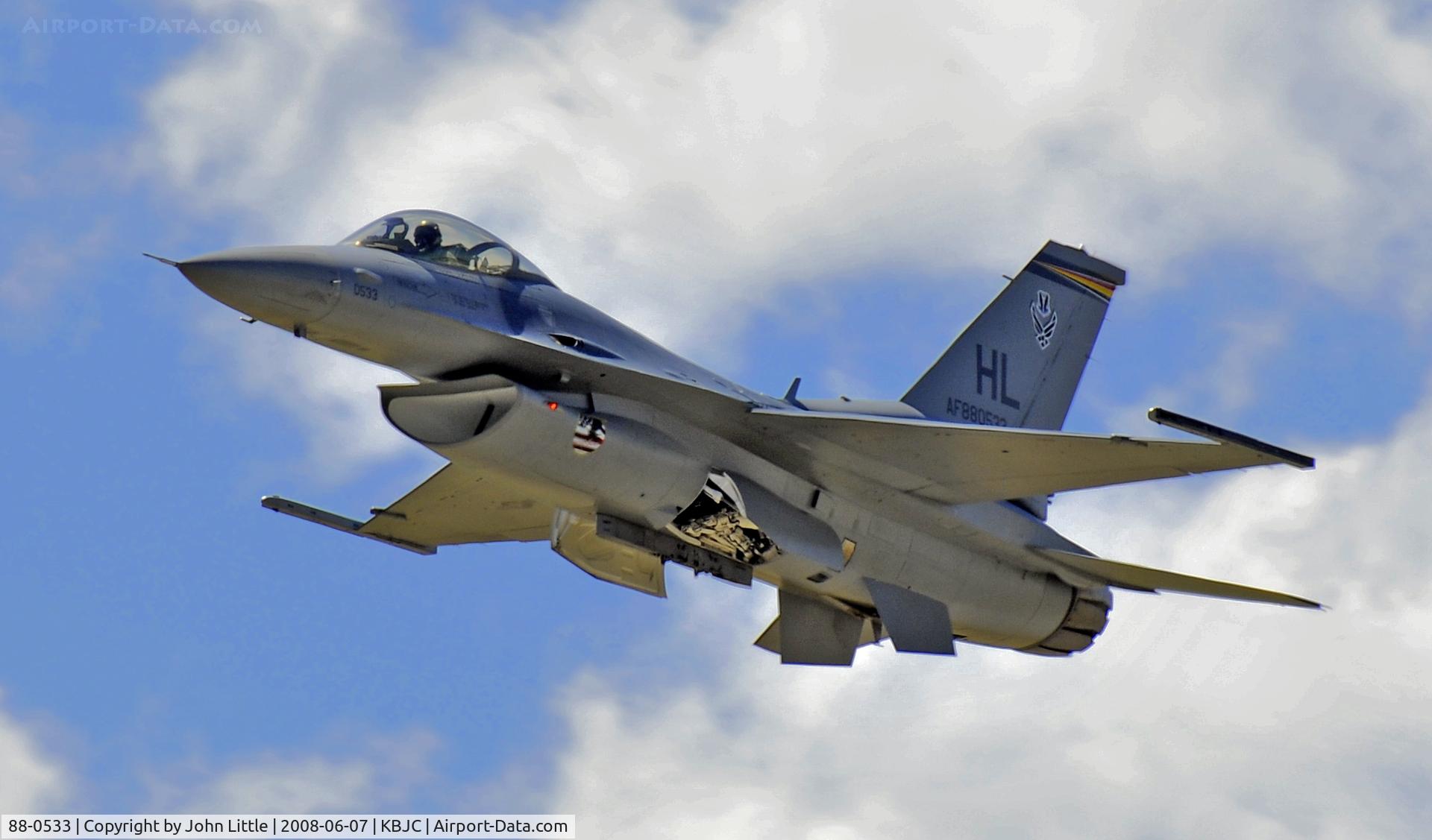 88-0533, 1988 General Dynamics F-16CG Night Falcon C/N 1C-135, F-16 Tucking away the gear, and ready to fly