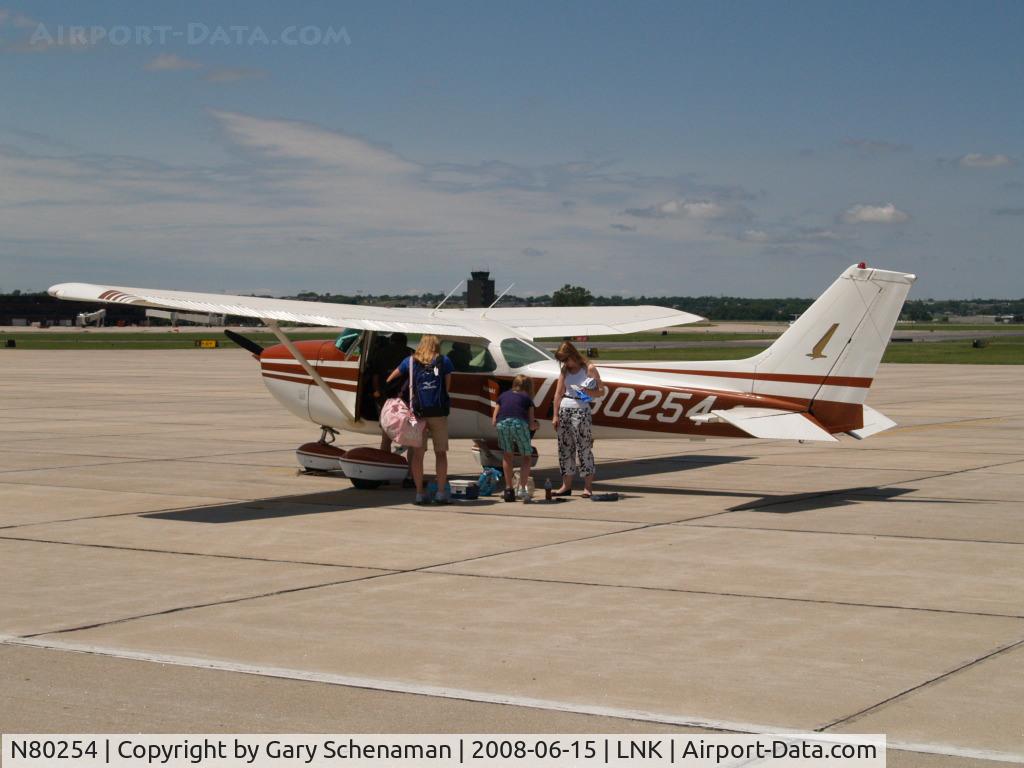 N80254, 1975 Cessna 172M C/N 17266479, UNLOADING AFTER LANDING