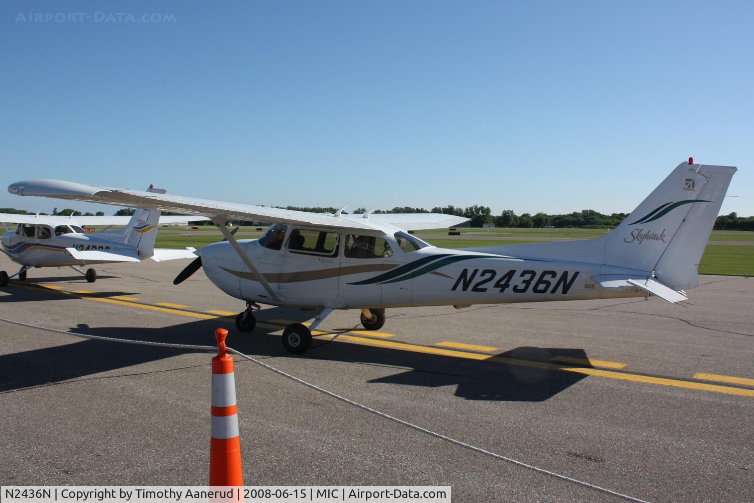 N2436N, 2000 Cessna 172R C/N 17280842, Crystal Airport Open House 2008, airplane rides duty