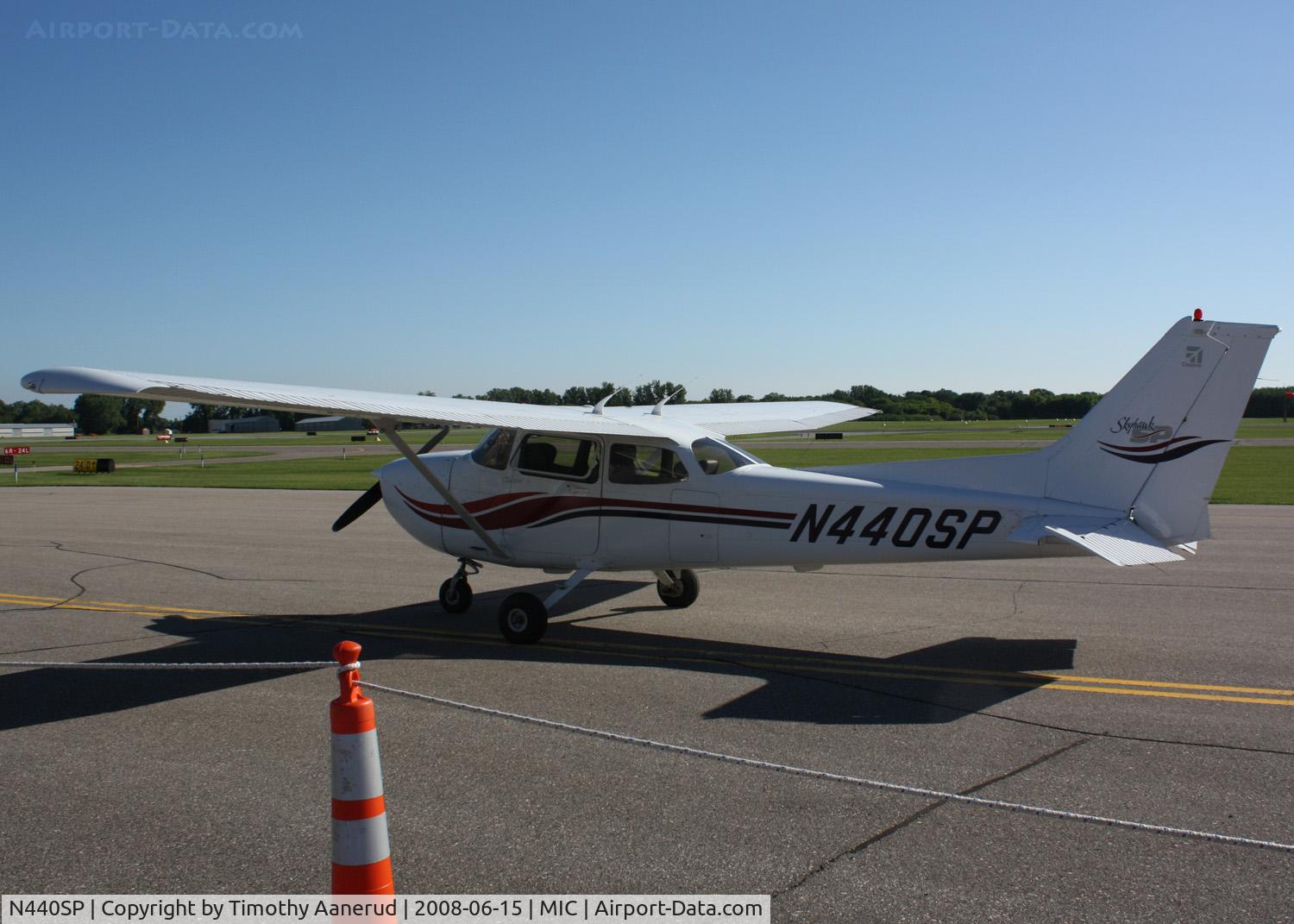 N440SP, 2000 Cessna 172S C/N 172S8357, Crystal Airport Open House 2008, airplane rides duty