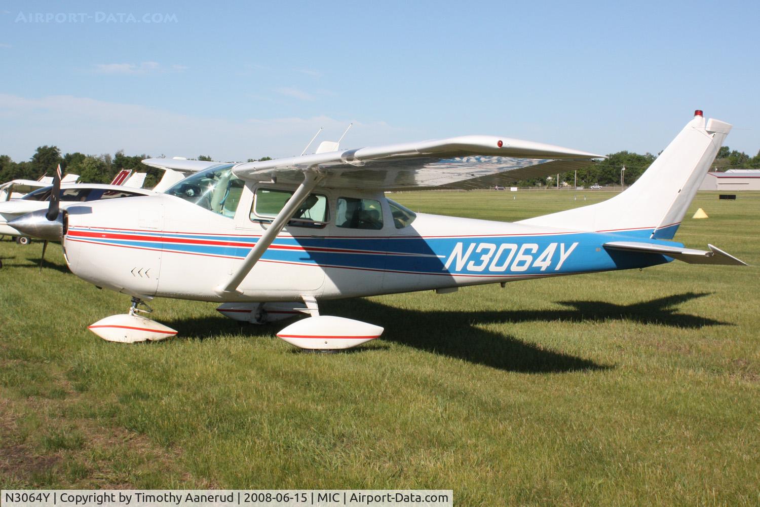 N3064Y, 1962 Cessna 182E Skylane C/N 18254064, Crystal Airport Open House 2008 visitor; 1962 Cessna 182E Skylane, c/n 18254064