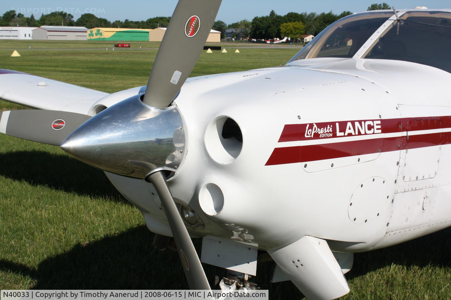 N40033, 1977 Piper PA-32R-300 Cherokee Lance C/N 32R-7780509, Crystal Airport Open House 2008 visitor