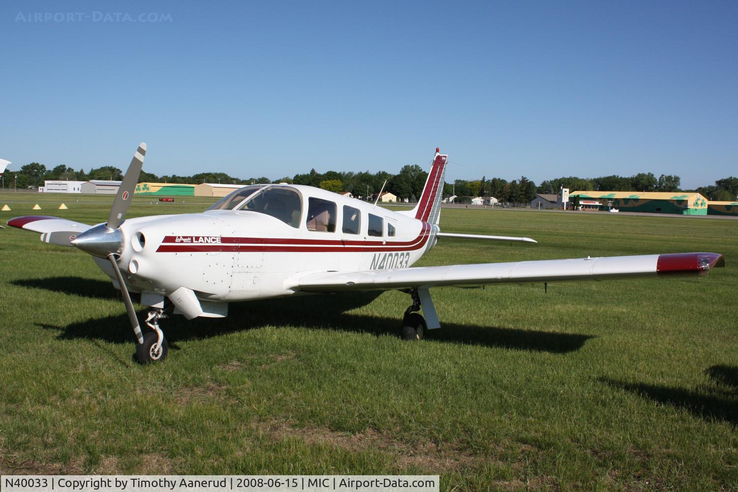 N40033, 1977 Piper PA-32R-300 Cherokee Lance C/N 32R-7780509, Crystal Airport Open House 2008 visitor