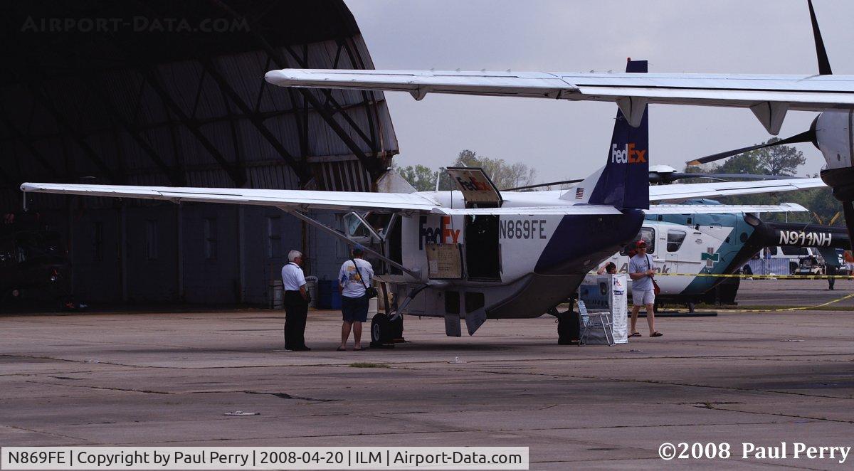 N869FE, 1989 Cessna 208B Super Cargomaster C/N 208B0195, Showing all the FedEx sizes