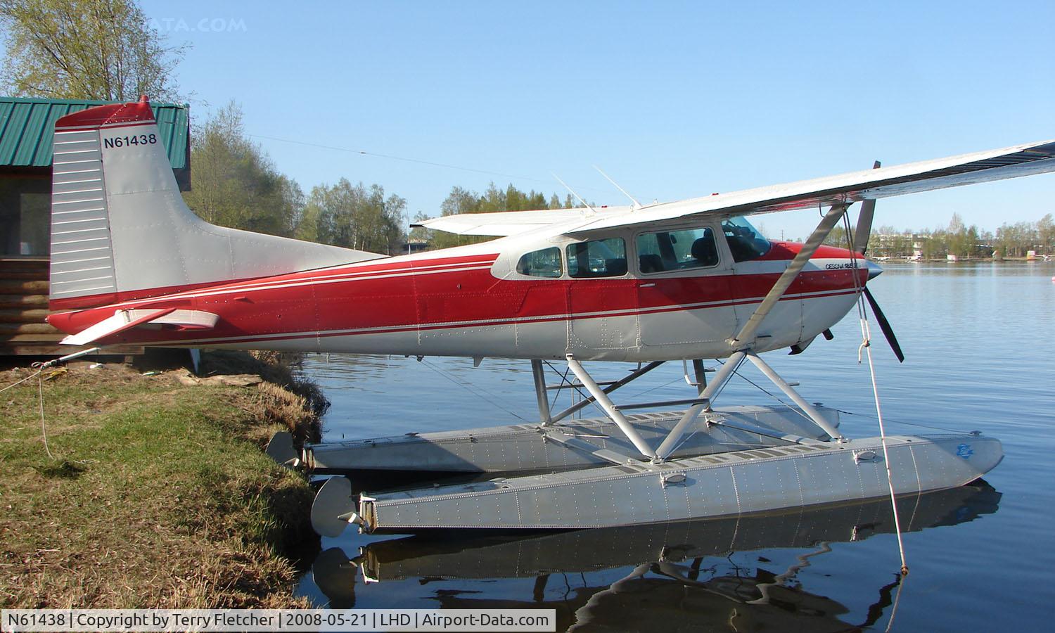 N61438, 1980 Cessna A185F Skywagon 185 C/N 18504189, Cessna A185F on dock at Lake Hood