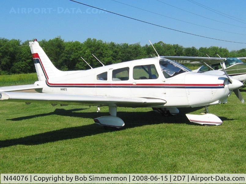 N44076, 1974 Piper PA-28-151 Cherokee C/N 28-7415576, Departing Beach City Father's Day fly-in.