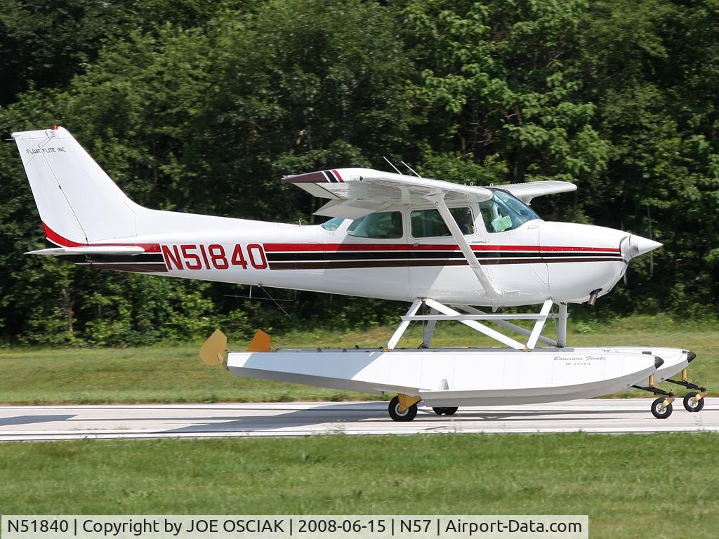 N51840, 1980 Cessna 172P C/N 17274359, Taking off from New Garden