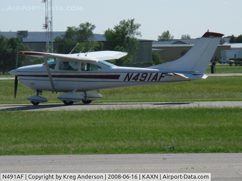 N491AF, 1968 Cessna 182L Skylane C/N 18258754, Taxiing to the active runway.