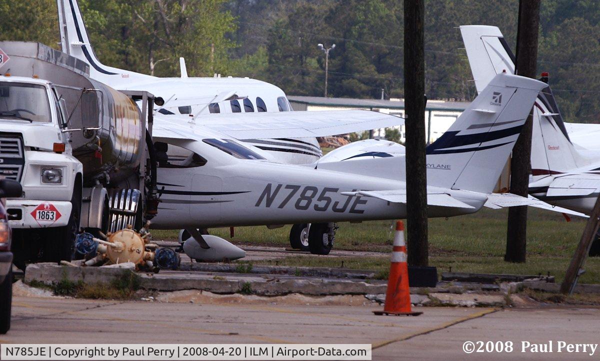N785JE, 2005 Cessna 182T Skylane C/N 18281723, Another of the numerous girls shying from the limelight