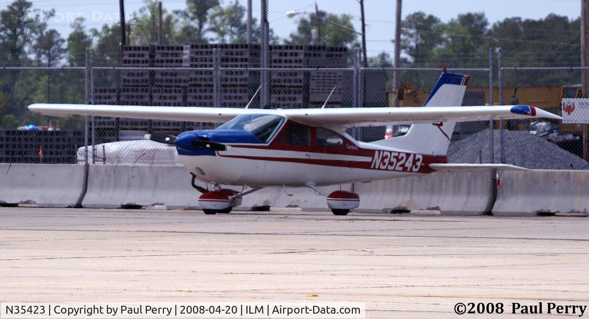 N35423, 1968 Cessna 172I C/N 17256762, Patriotic tones