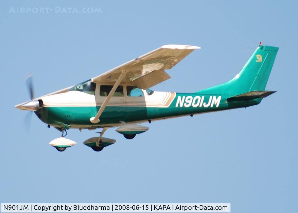 N901JM, 1962 Cessna 182E Skylane C/N 18253901, Approach to 17R.