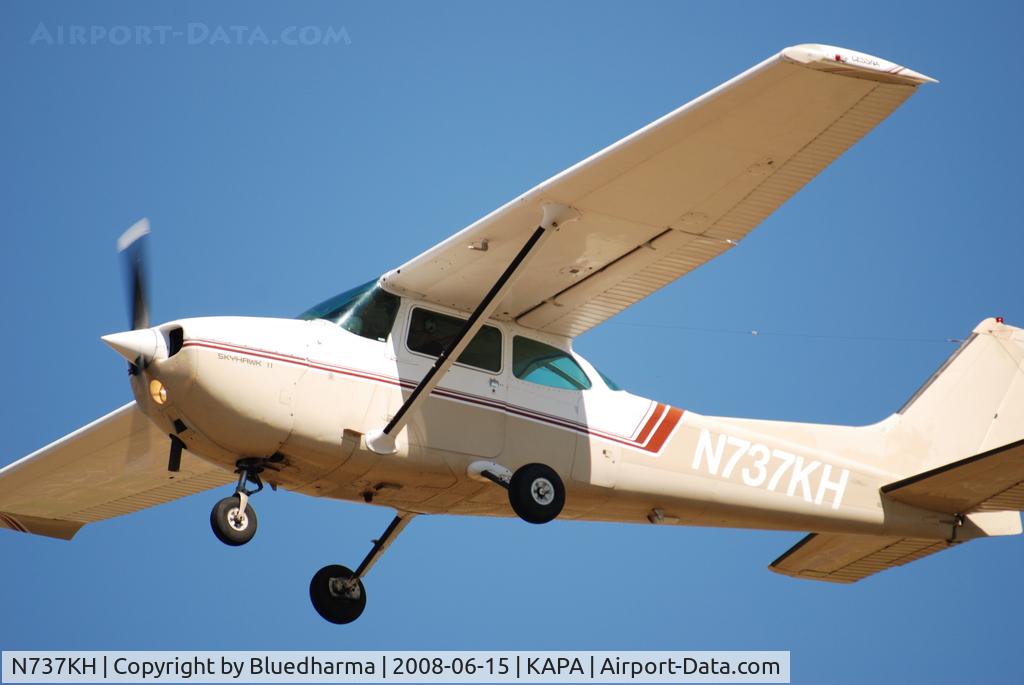 N737KH, 1977 Cessna 172N C/N 17269473, Approach to 17L.