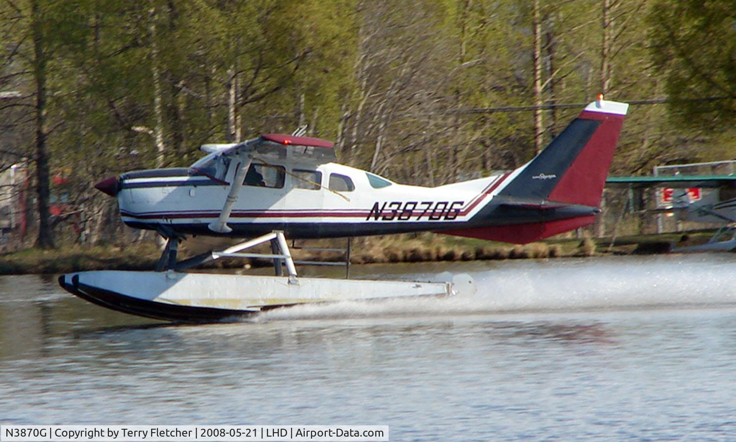 N3870G, 1967 Cessna U206B Super Skywagon C/N U206-0870, Cessna 206 about to lift off from Lake Hood