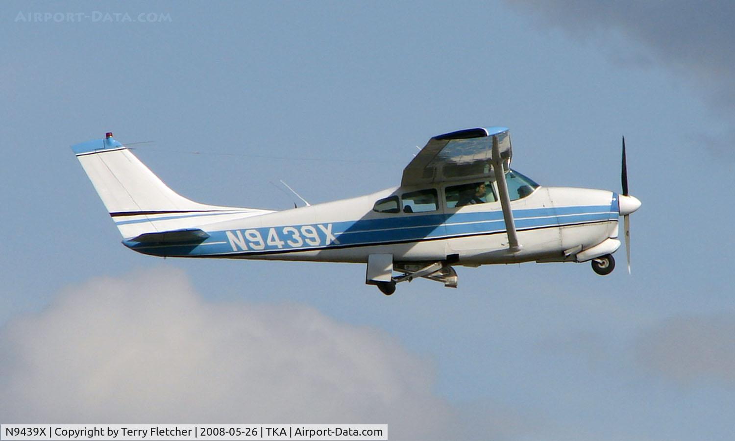 N9439X, 1961 Cessna 210A C/N 21057739, Cessna 210A climbing out of Talkeetna