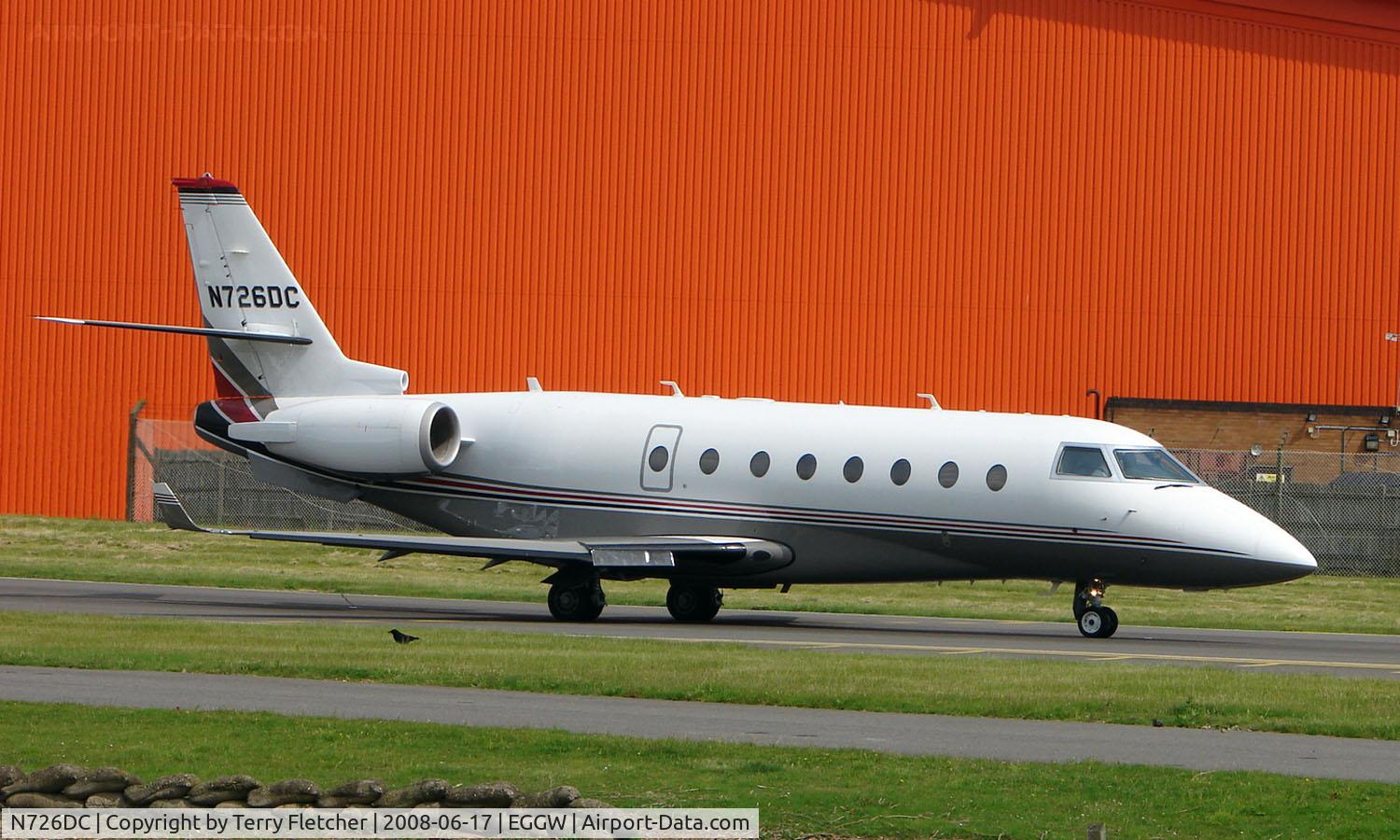 N726DC, 2002 Israel Aircraft Industries Gulfstream 200 C/N 058, Smart looking Gulfstream G200 departs Luton