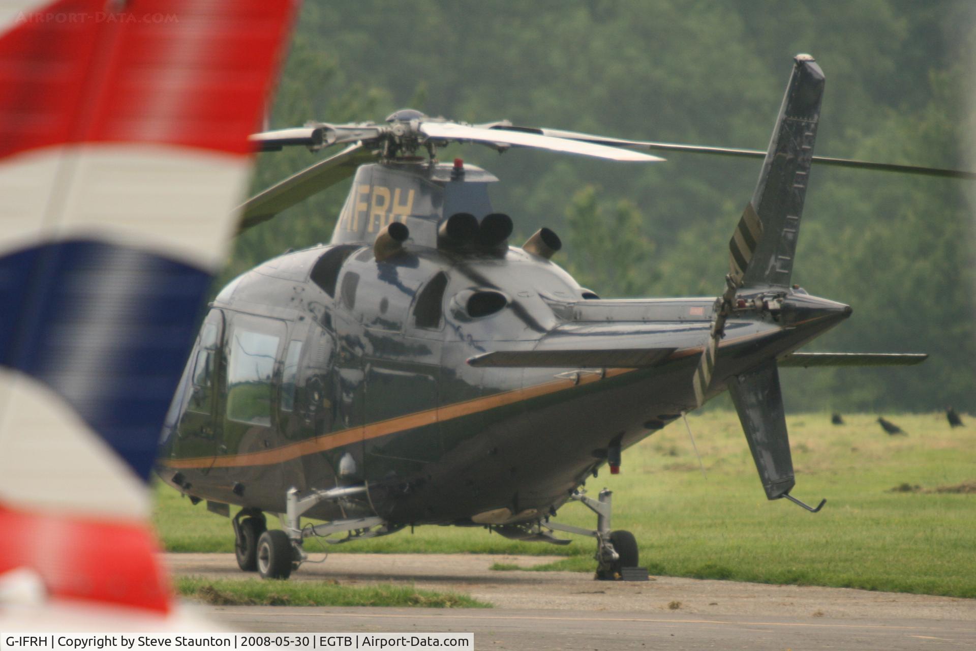 G-IFRH, 1990 Agusta A-109C C/N 7619, Taken at Wycombe Air Park using my new Sigma 50 to 500 APO DG HSM lens (The Beast)