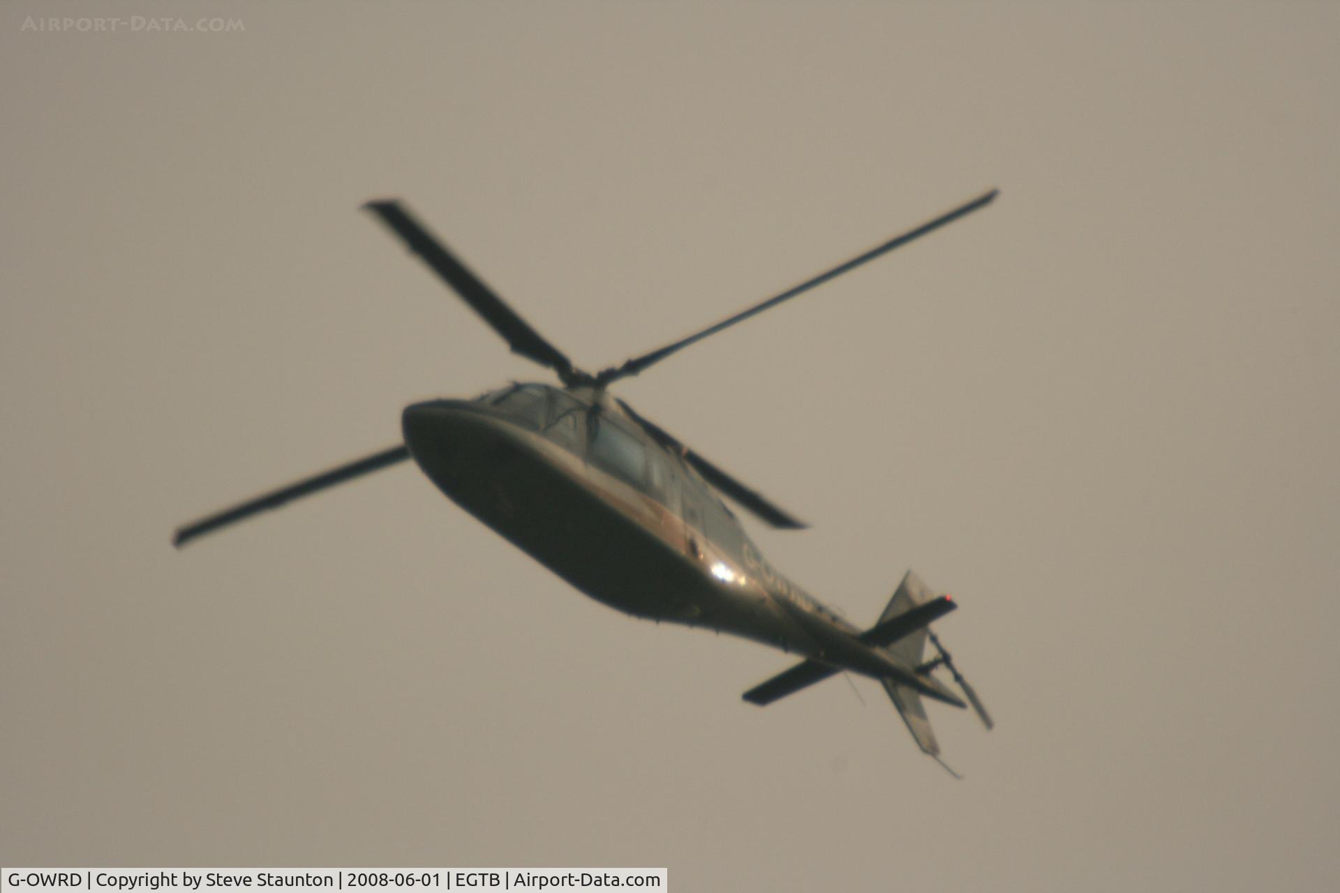 G-OWRD, 1991 Agusta A-109C C/N 7649, Taken at Wycombe Air Park using my new Sigma 50 to 500 APO DG HSM lens (The Beast)
