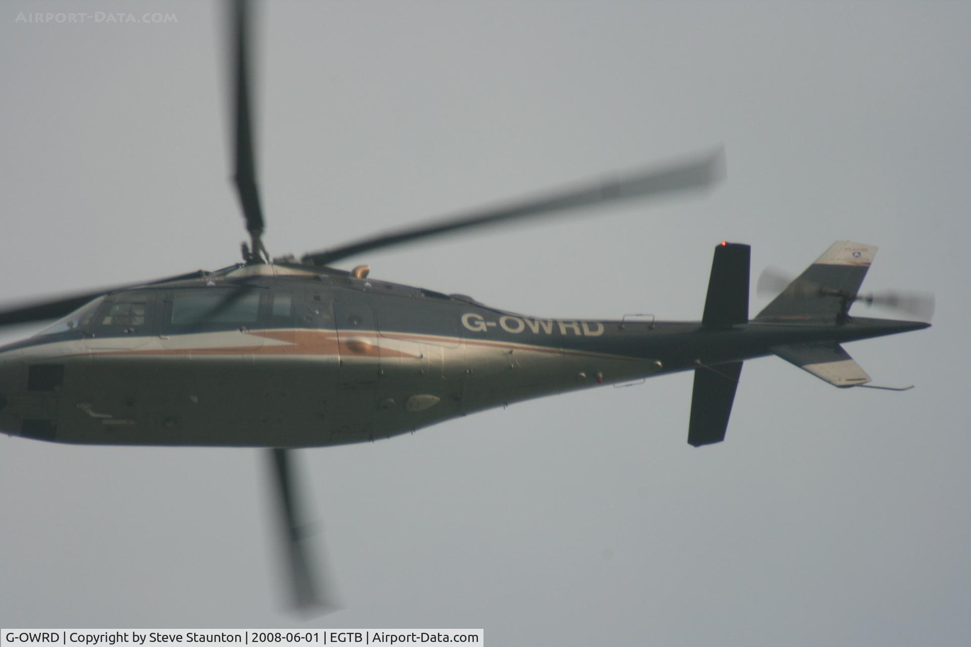 G-OWRD, 1991 Agusta A-109C C/N 7649, Taken at Wycombe Air Park using my new Sigma 50 to 500 APO DG HSM lens (The Beast)