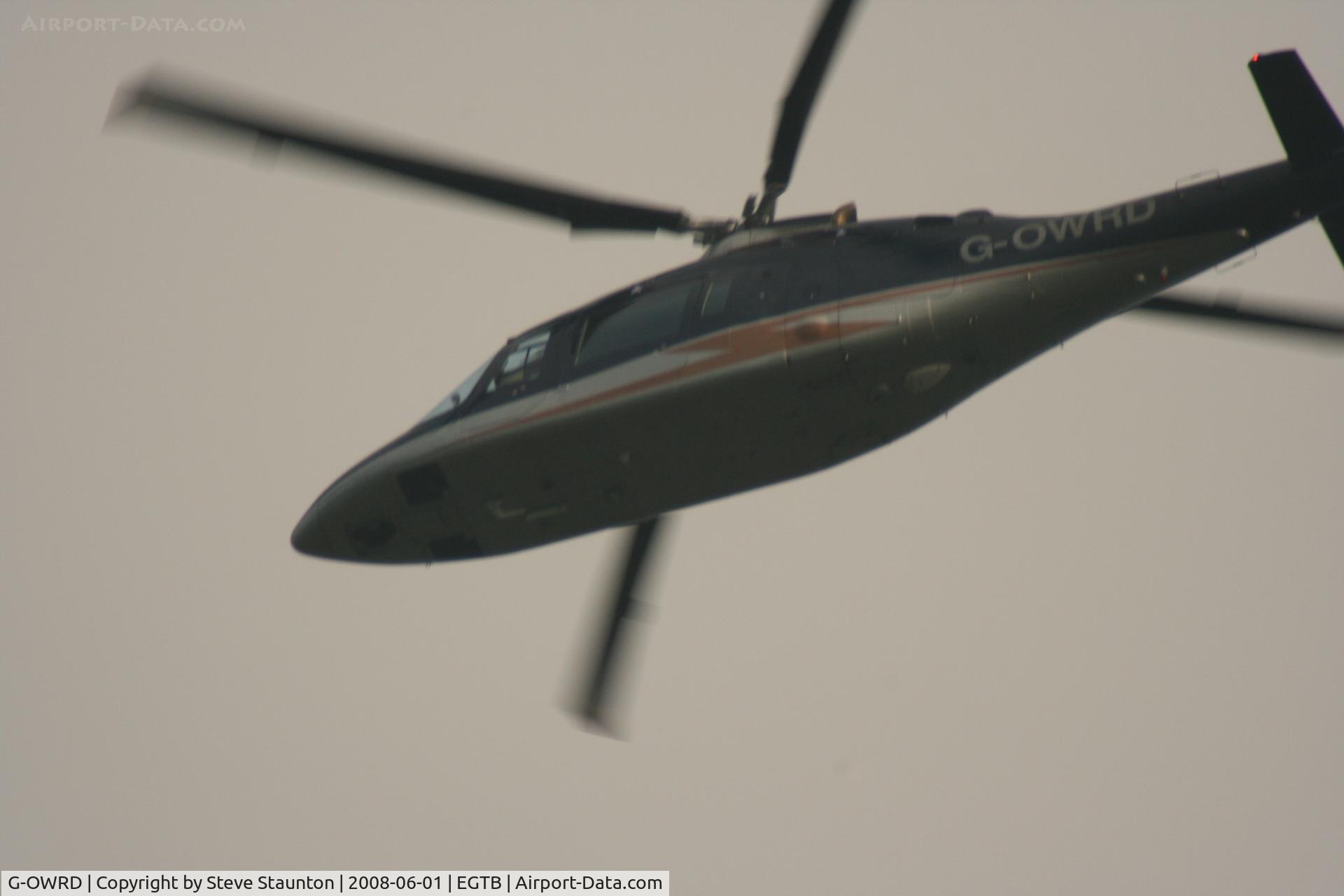 G-OWRD, 1991 Agusta A-109C C/N 7649, Taken at Wycombe Air Park using my new Sigma 50 to 500 APO DG HSM lens (The Beast)