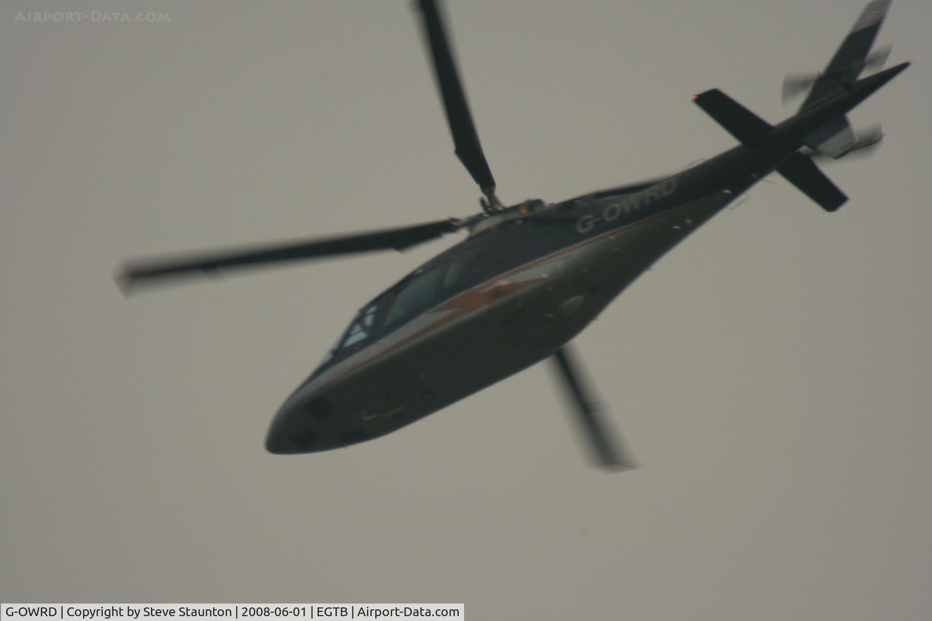 G-OWRD, 1991 Agusta A-109C C/N 7649, Taken at Wycombe Air Park using my new Sigma 50 to 500 APO DG HSM lens (The Beast)